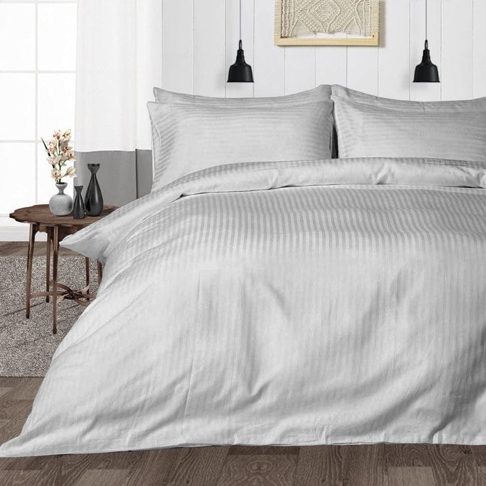 Stripped Duvet Cover - (1pc Duvet Cover, 1pc Bedsheet And 2PCs Pillow Cases). - Image 5