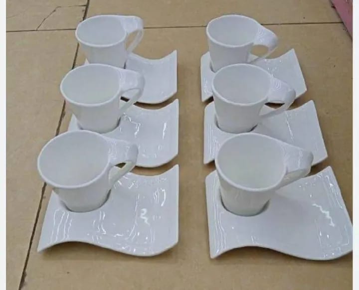 12-Piece Wavy Swag Cups and Saucers. - Image 2