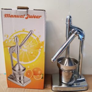 Manual juicer