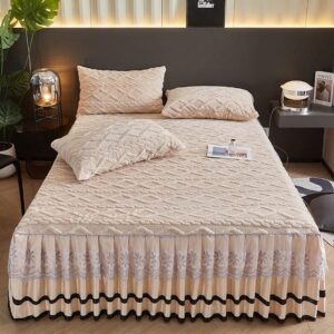 Luxurious bed spread  2 pillow cases  6×6